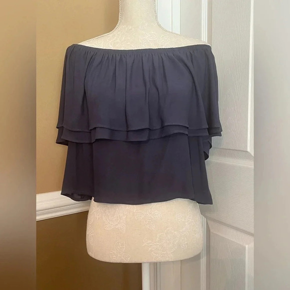 LUSH-Navy Blue Off The‎ Shoulder Ruffled Crop Top - Picture 4 of 9